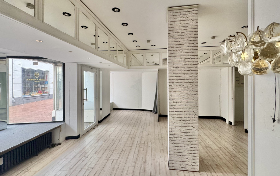 Altbau: EG Gewerbefläche