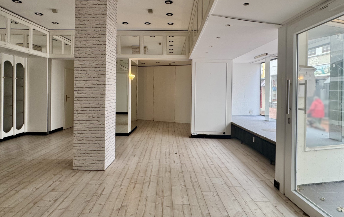 Altbau: EG Gewerbe
