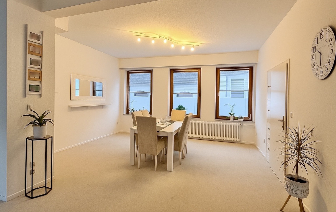 Altbau: Whg. 1/ OG: Wohn-& Esszimmer