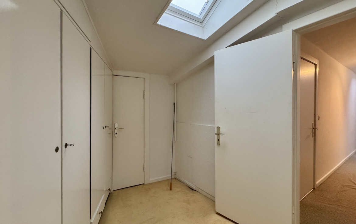 Altbau: Whg. 1/ DG: Flur