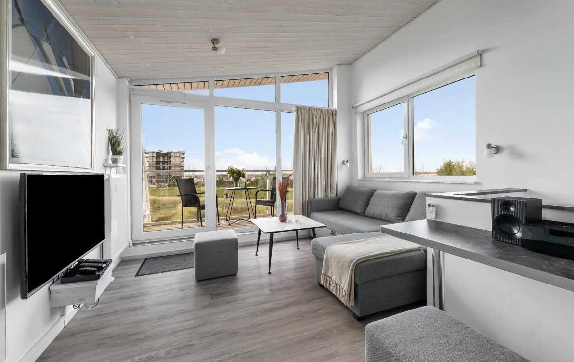 Wohnzimmer mit Balkonzugang