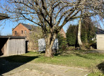 Carport & Schuppen nebst PKW-Stellplätzen