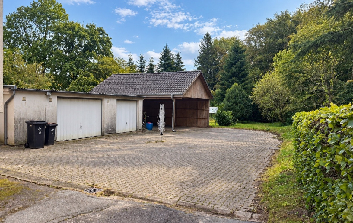 Hinterhof und Garten